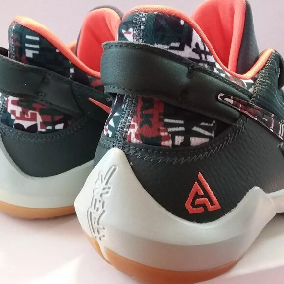 Nike Freak 2 GS Basketball - DD0012 300 - Green / Pistachio - 7Y / Women's: 8.5 - Picture 5 of 9